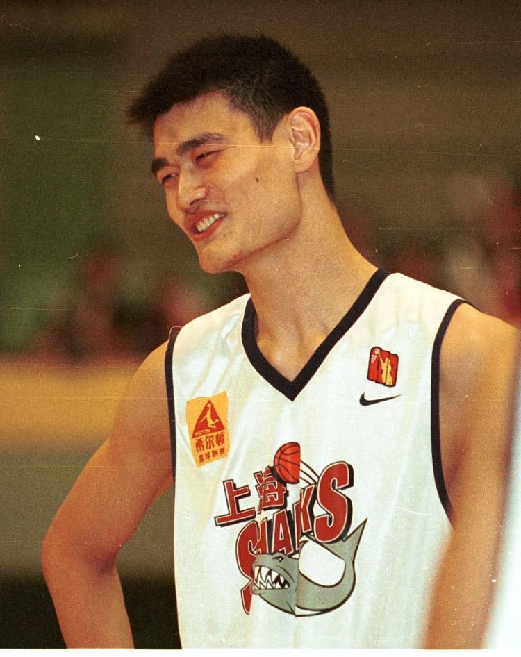 世界杯最新版入口-2002年的今天：姚明季后赛砍35分24板大号两双 率领上海击败吉林